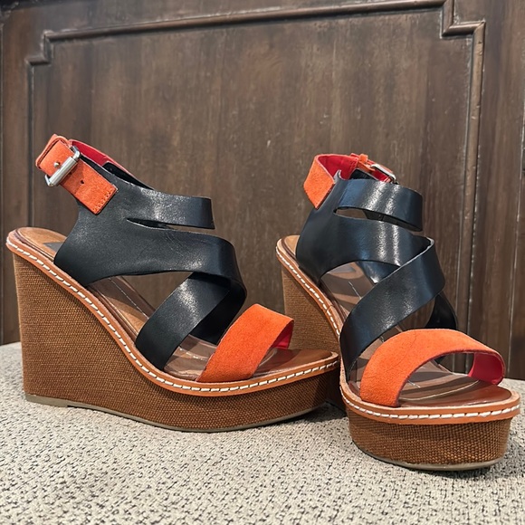 Dolce Vita Wedge Sandal. Burnt Orange/Black. Size 6 - Picture 1 of 8